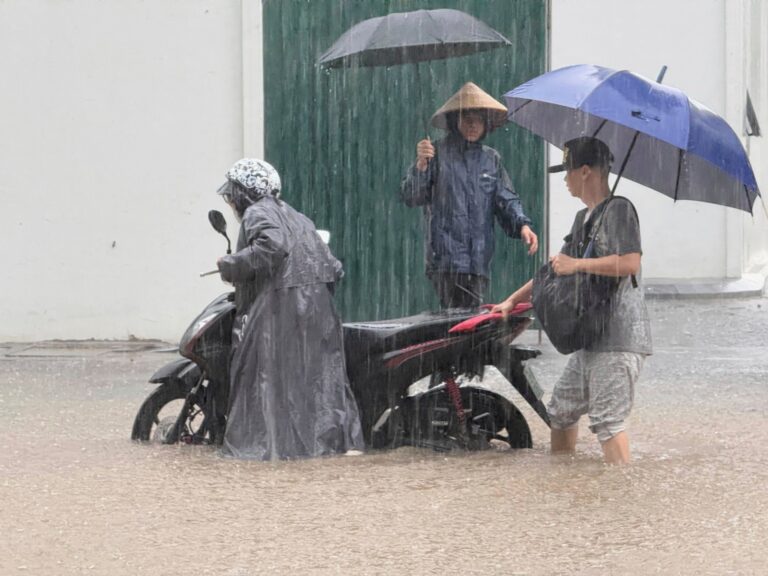 Three killed after Typhoon Kajiki lashes Vietnam, floods Hanoi streets | Climate Crisis News